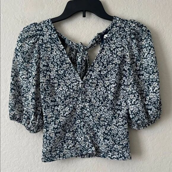 Abercrombie & Fitch Tops - Like New! Abercrombie and Fitch Puff Sleeve Tie back Floral Top in Size XS